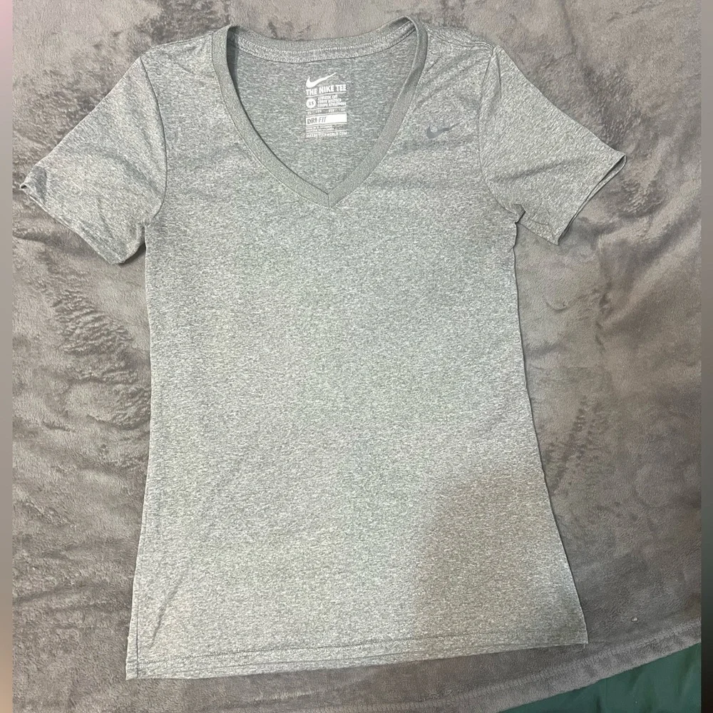 #75 Nike top